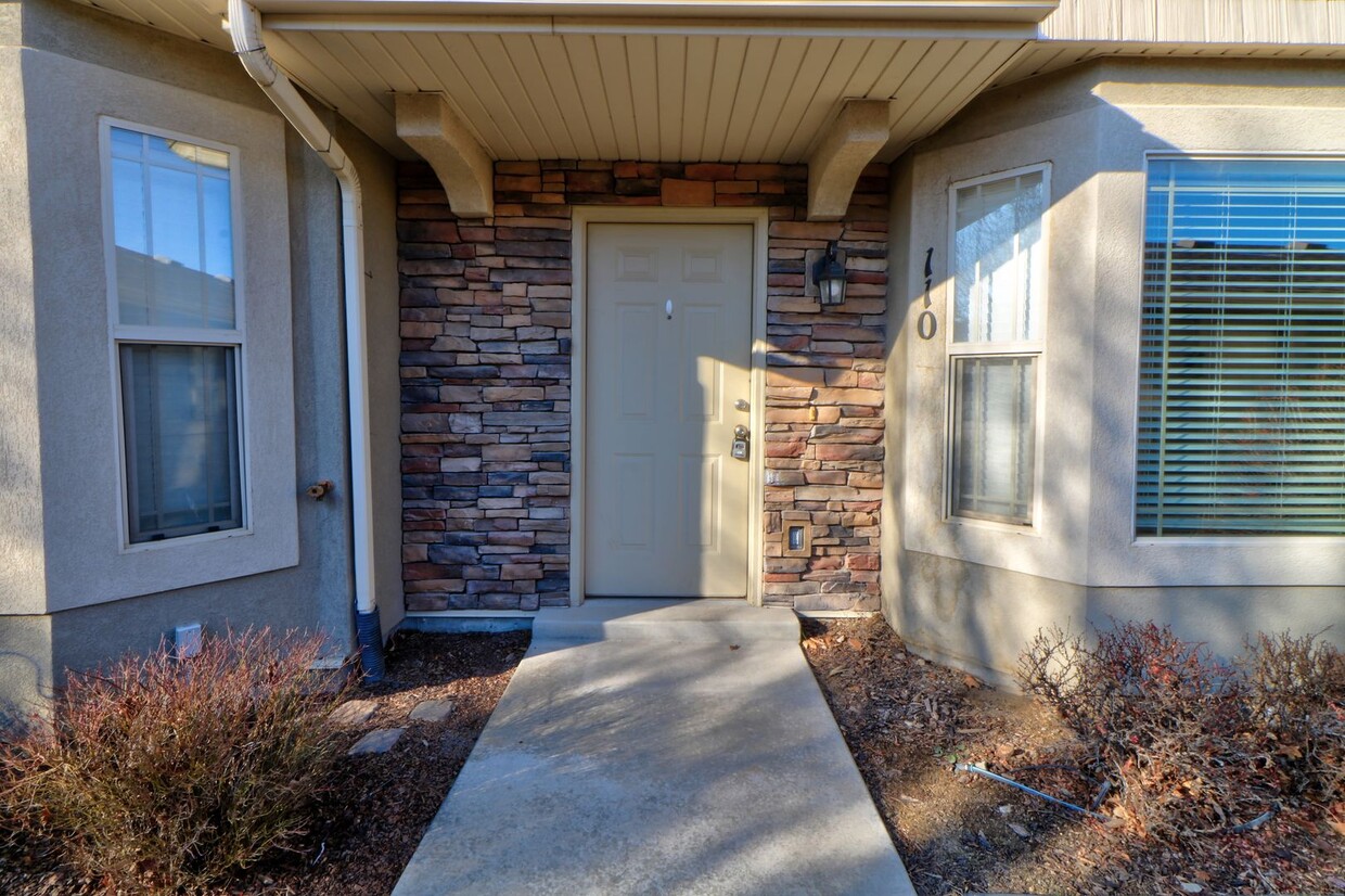 Primary Photo - Lehi Townhome In Gray Farm's Community