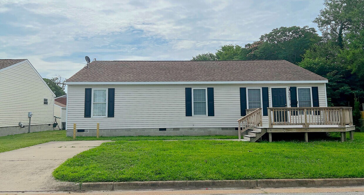 Primary Photo - 303 Langley Ave