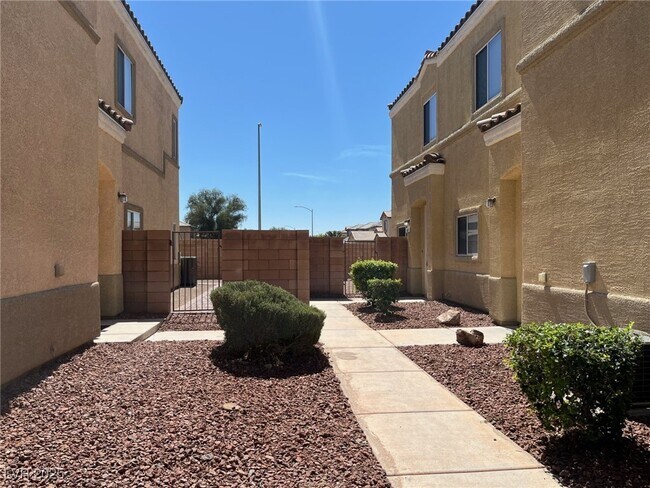 Foto del edificio - 4033 Pepper Thorn Ave