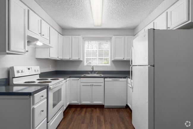 2BR, 1BA - 860SF - Kitchen - West End Apartments