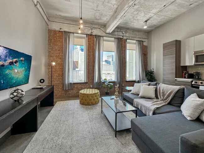 Building Photo - 500 S Ervay St