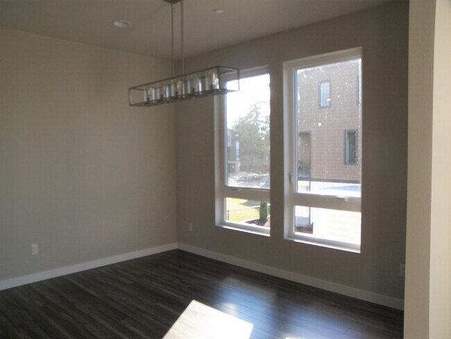 Foto del edificio - 729 112th St SW