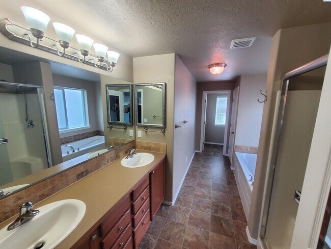 Building Photo - South Richland for rent