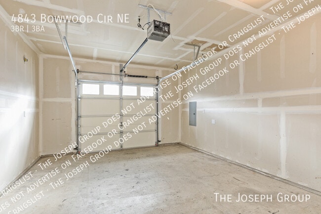 Building Photo - 4843 Bowwood Cir NE