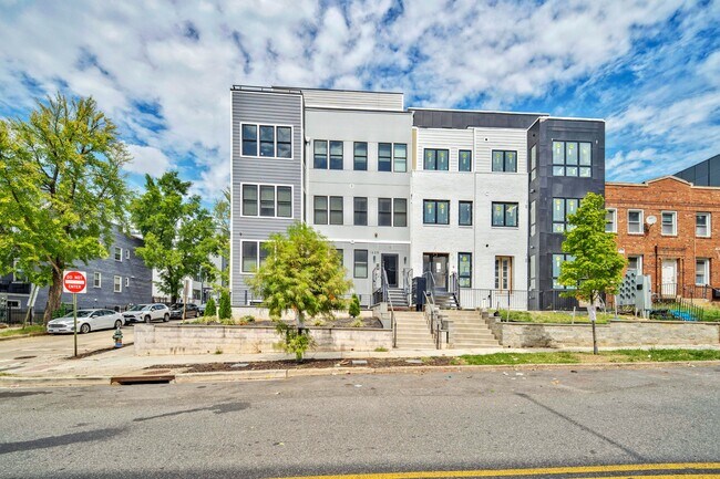 Photo - 1638 K St NW (Washington, DC) Townhome
