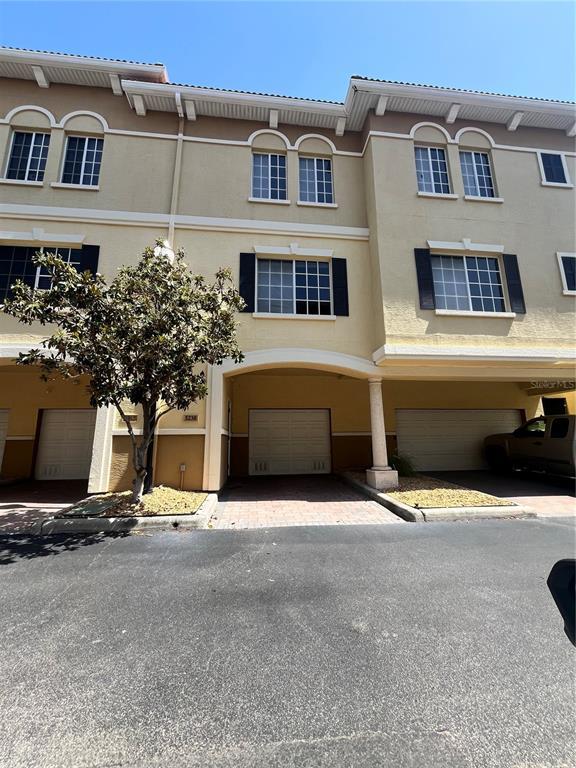 Foto principal - 5238 W Kennedy Blvd