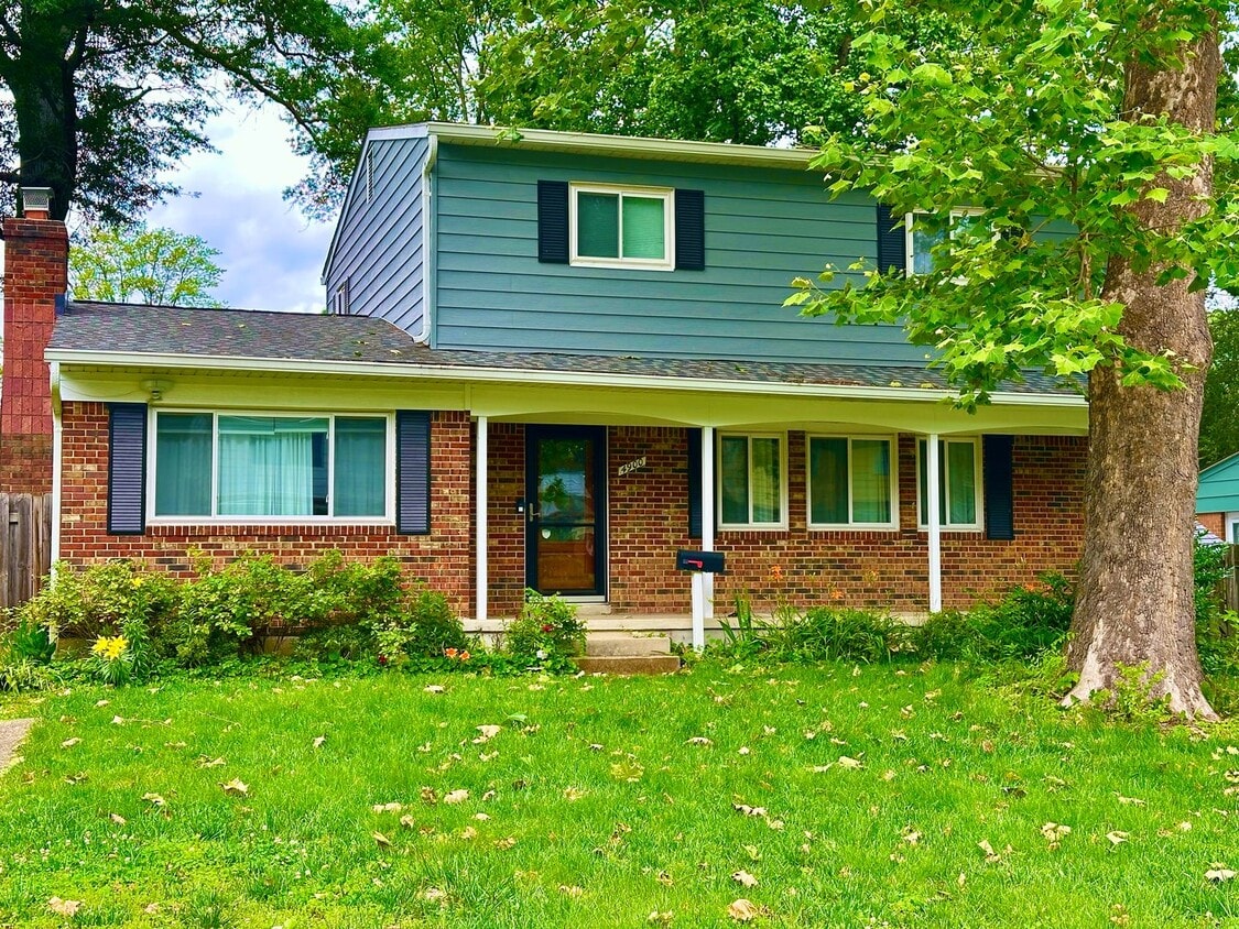 5 Bedroom 2.5 Bathroom! Parking! Pets Welc... - 5 Bedroom 2.5 Bathroom! Parking! Pets Welc...