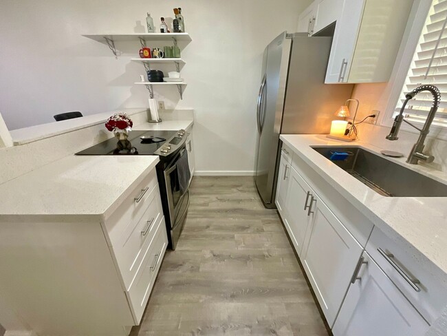 Foto del edificio - 2 bed 2 bath, Private yard, 2 parking stalls