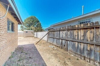 Building Photo - 2227 Inez Dr NE