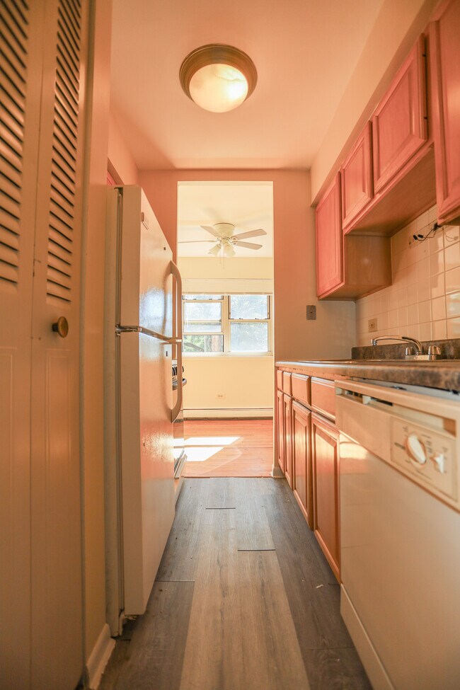 Building Photo - 509 W Briar Pl