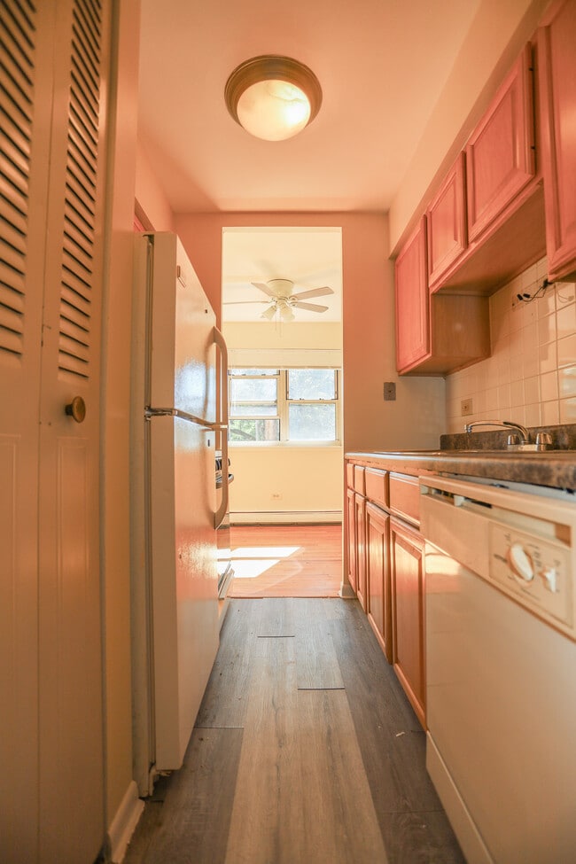 Building Photo - 509 W Briar Pl