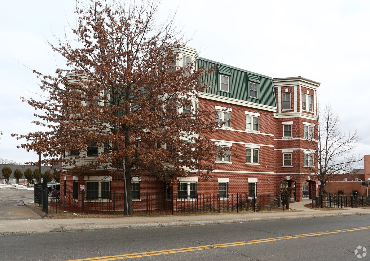Building Photo - 2185 Main St