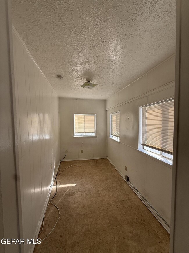 Building Photo - 1526 Yandell Dr