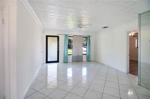 Building Photo - 610 SW 51st Ave