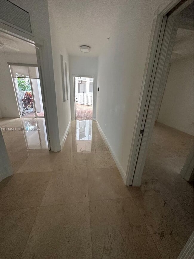 Foto del edificio - 10730 NW 66th St