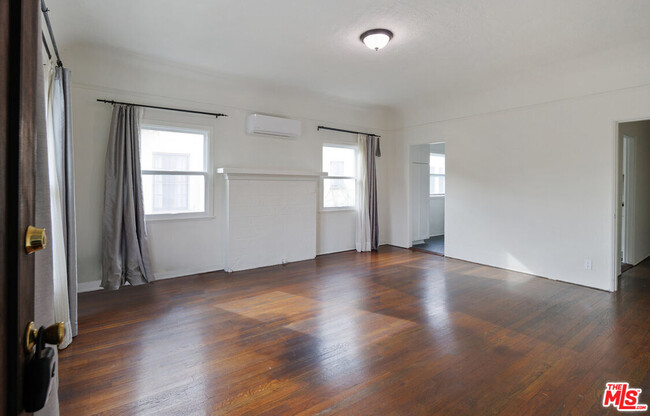 Building Photo - 409 N Curson Ave