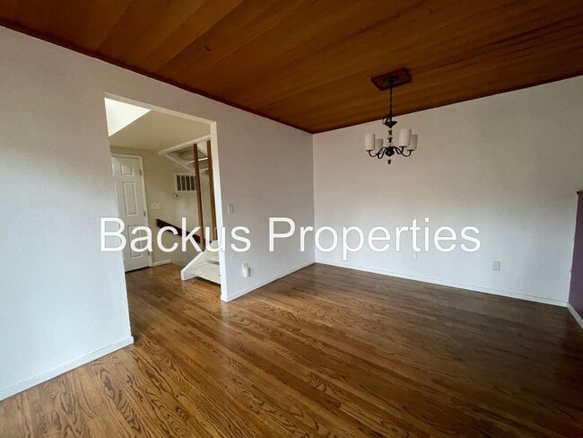 Building Photo - 14685 Charter Oak Blvd
