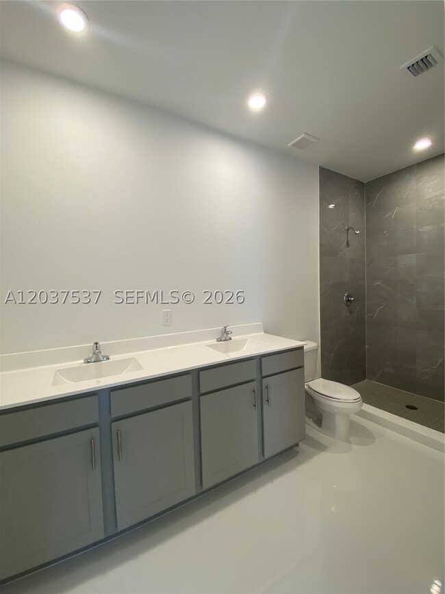 Building Photo - 2402 SW 145th Pl