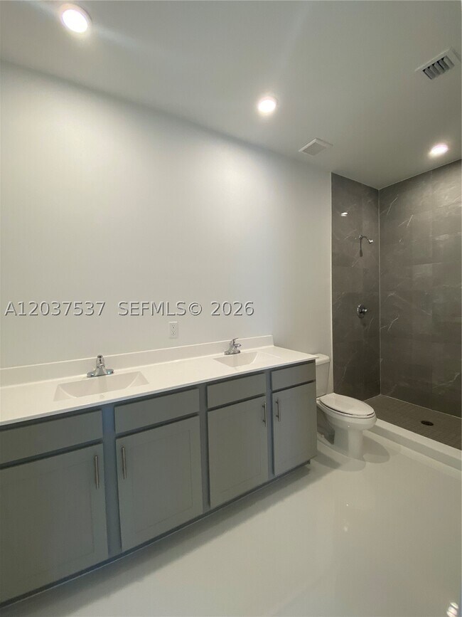 Foto del edificio - 2402 SW 145th Pl
