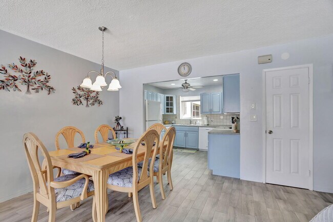 Foto del edificio - 999 N Riverside Dr