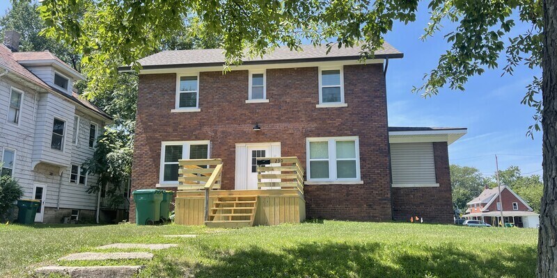 Foto principal - 230 N Sherman Ave