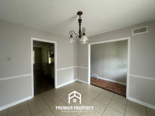 Photo - Spacious 4BR/2BA Memphis Home with 2-Car Garage &