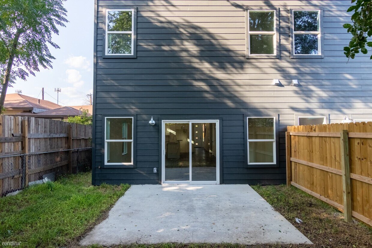 Building Photo - 3 br, 2.5 bath House - 1618 Dakota Street 102