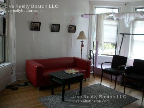 Primary Photo - 1927 Beacon St
