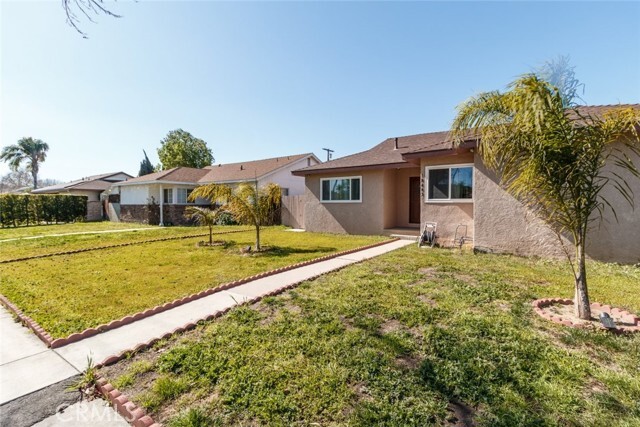 Foto del edificio - 10443 Woodley Ave
