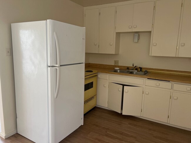 Building Photo - 2310 Pontoni