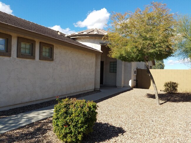 Building Photo - 1460 Sunset Dr