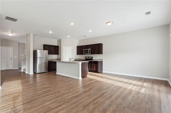 Foto del edificio - 4645 Bluffton Ct