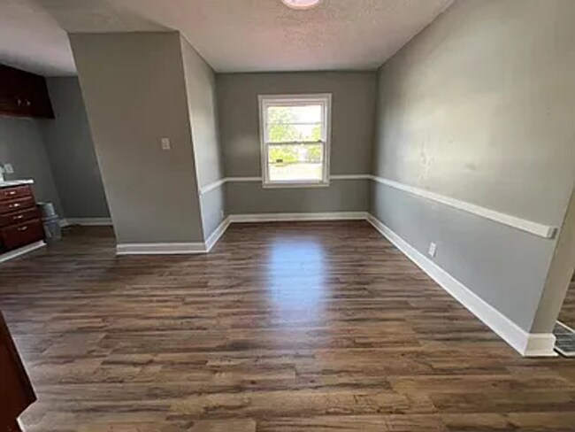 Foto del edificio - 511 Freeman Dr