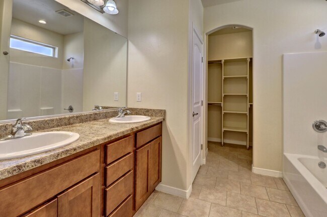 Building Photo - 4979 Bosworth - 4BR - 2BA -  $1895 - To sc...