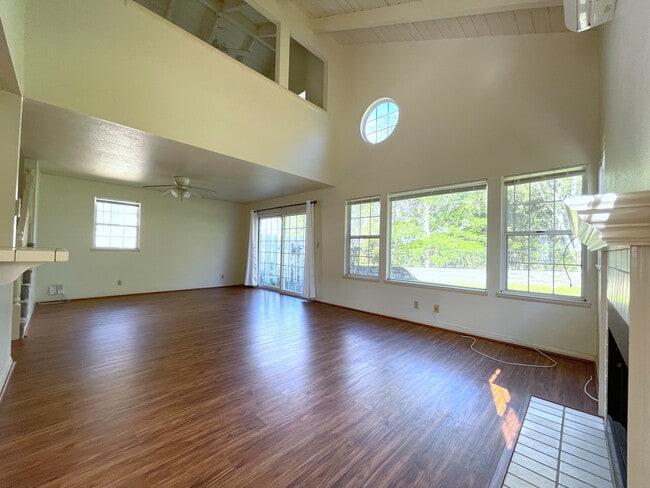 Building Photo - 98-1860 Kaahumanu St