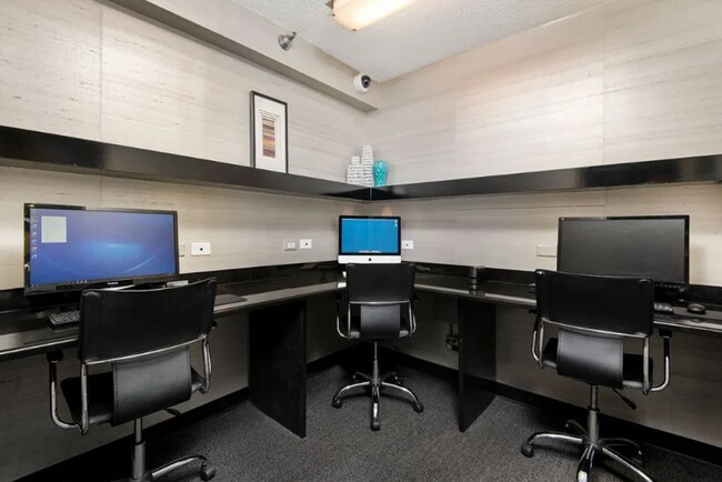 Foto del edificio - 700 N Rush St