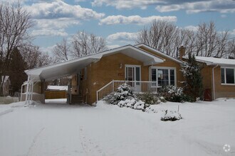 Building Photo - 130 Weller Ave