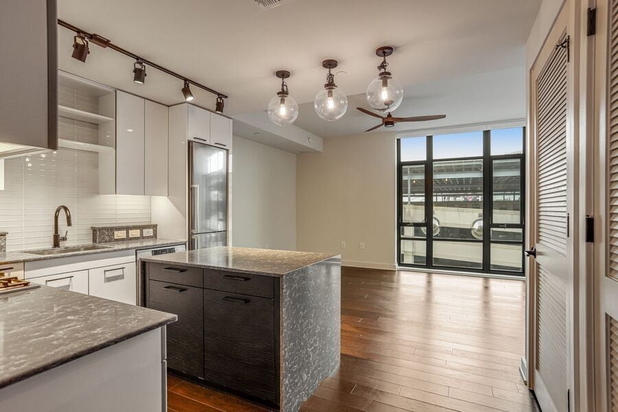 Photo - Extravagant - Studio - Living at The Envy!...