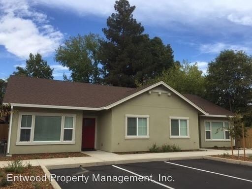 Primary Photo - 930 E Lassen Ave