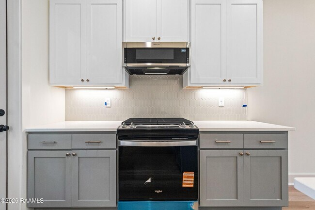 Building Photo - 214 Steiner Oaks