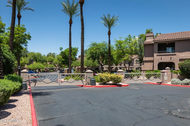 Foto del edificio - 15050 N Thompson Peak Pkwy