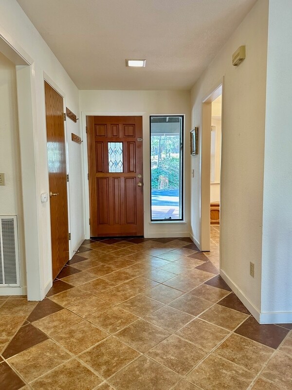 Foto del edificio - 15593 Carrie Dr