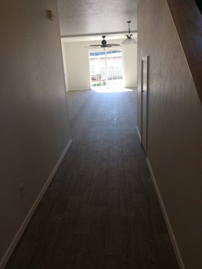 Foto del edificio - 815 1/2 Pioneer Rd