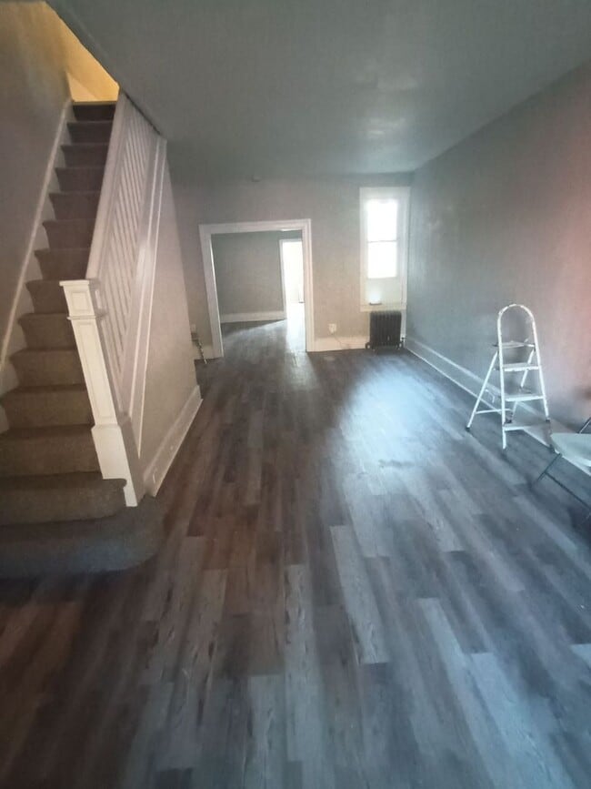 Building Photo - Spacious Newly Renovated Kesington Home