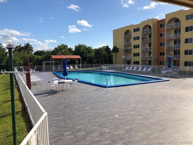 Foto del edificio - 7010 NW 186th St