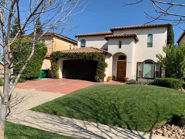 Building Photo - A Unique Oasis in Luxury!