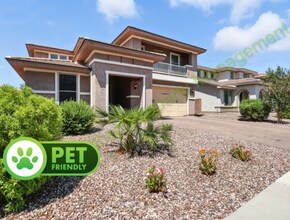 Building Photo - 2430 E Hazeltine Way
