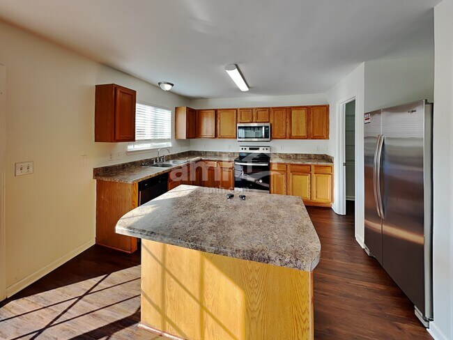 Building Photo - 1121 Blairfield Dr