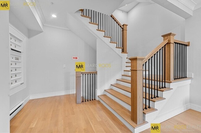 Building Photo - 529 Newbury St