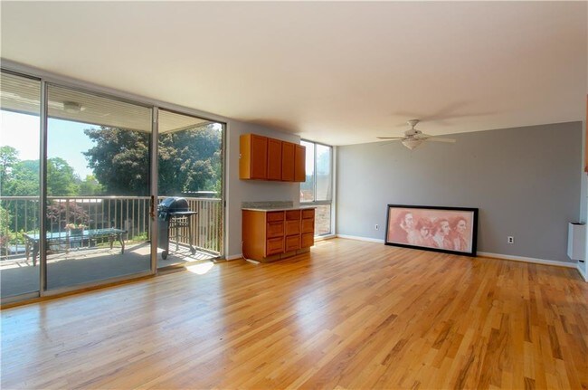 Foto del edificio - 4045 W Maple Rd